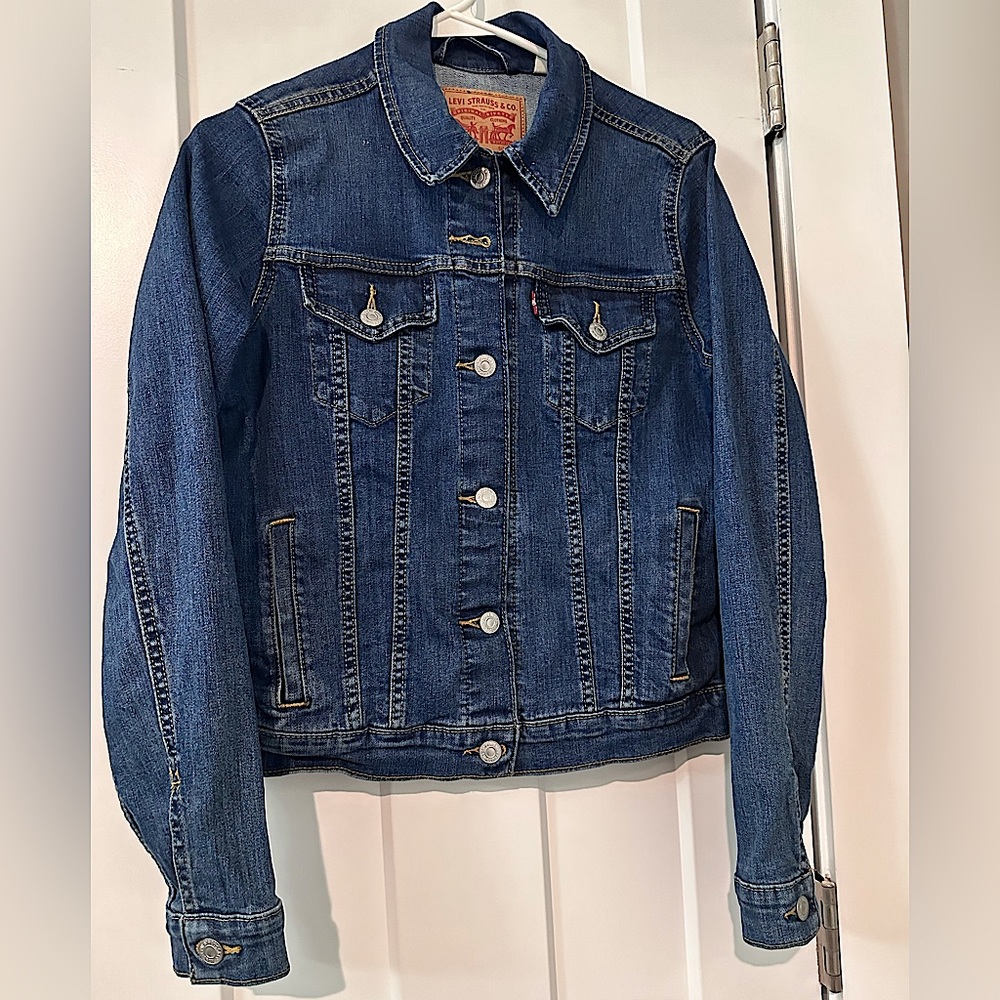 Woman’s Levi’s Blue jean jacket. Size Medium. Worn at most twice.